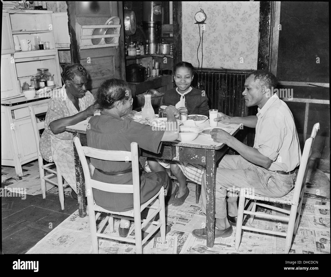 Die Familie von John R. Blaney Abendbrot zu essen. Herr Blaney hat vierundzwanzig Jahre für das Unternehmen tätig. Mullens... 540956 Stockfoto