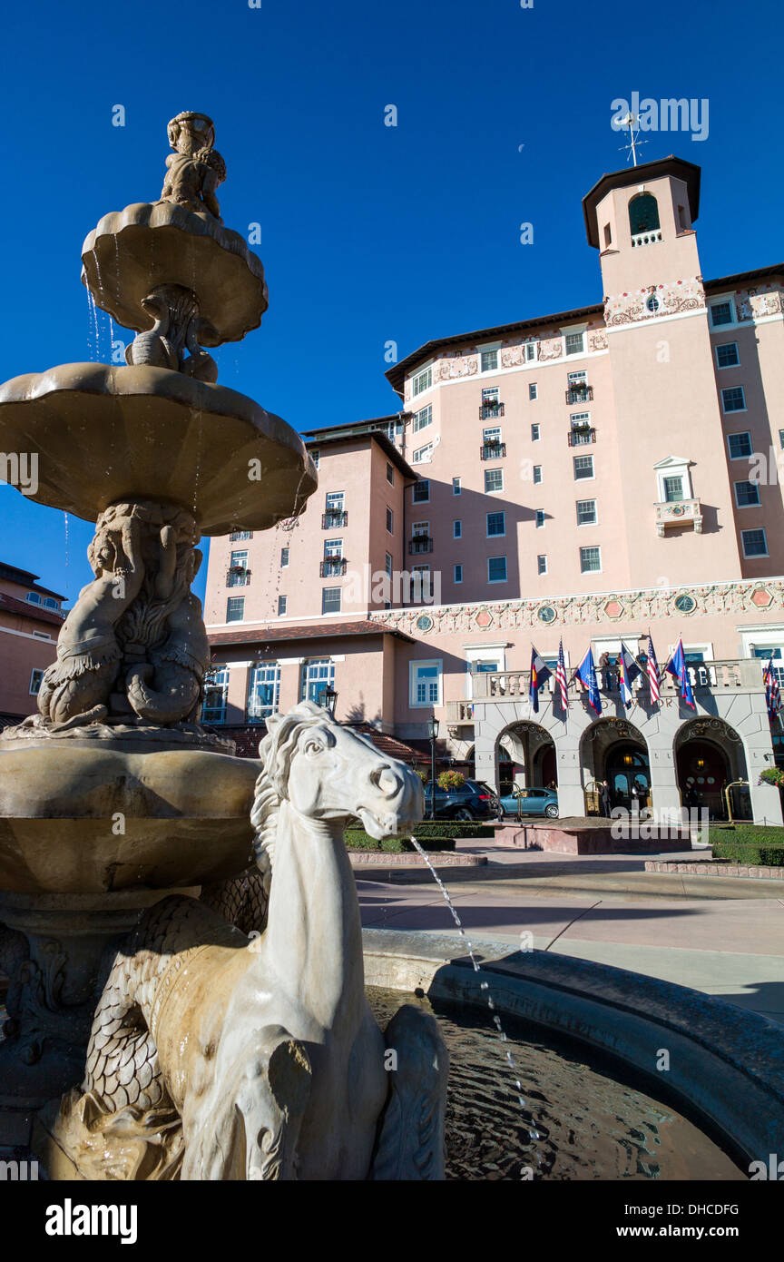 Dekorative Brunnen, The Broadmoor, historische Luxus-Hotel und Resort, Colorado Springs, Colorado, USA Stockfoto