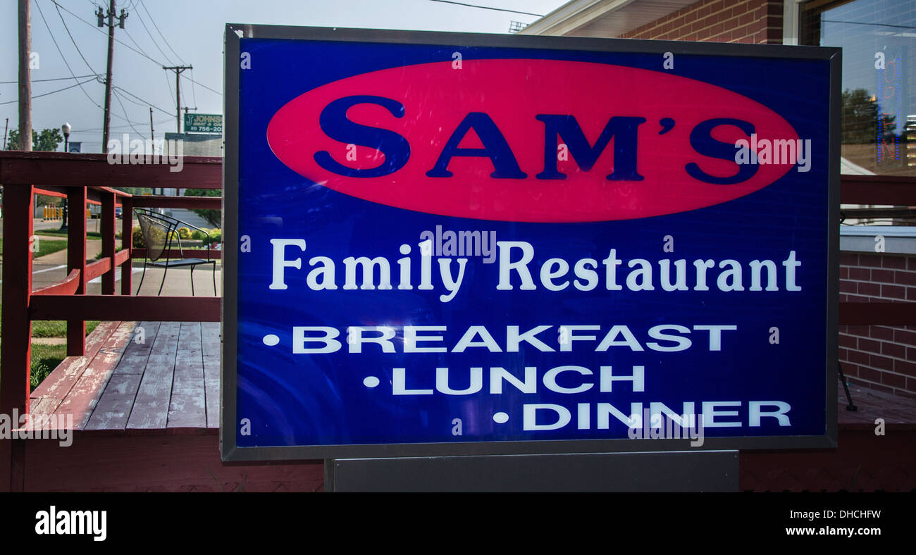 Sams Familie Restaurant ist ein beliebtes Restaurant in Cortland, Illinois, einer Stadt auf dem Lincoln Highway. Stockfoto