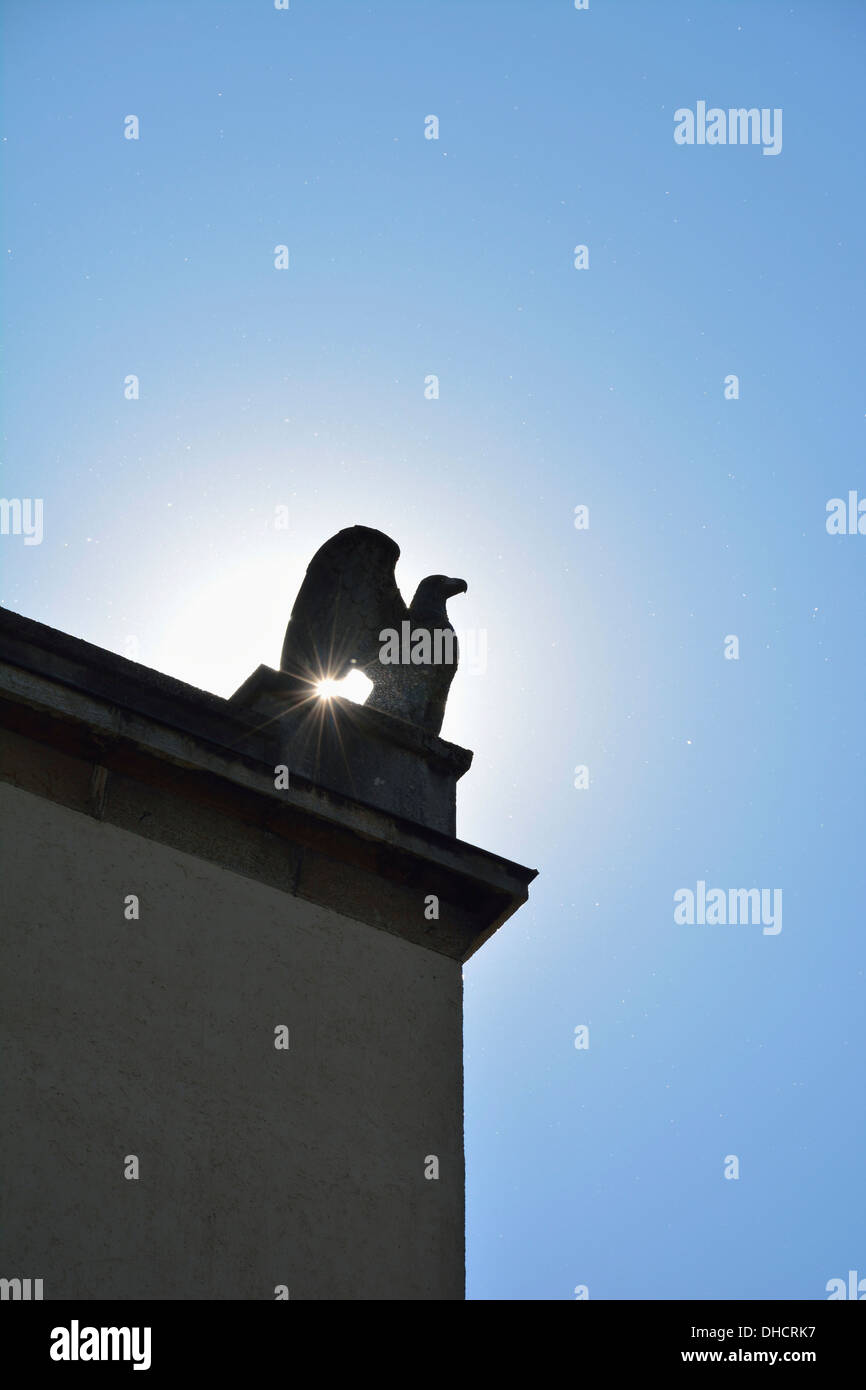 Deutschland, München, Teil des Deutschen Museums, Silhouette eines Adlers Stockfoto