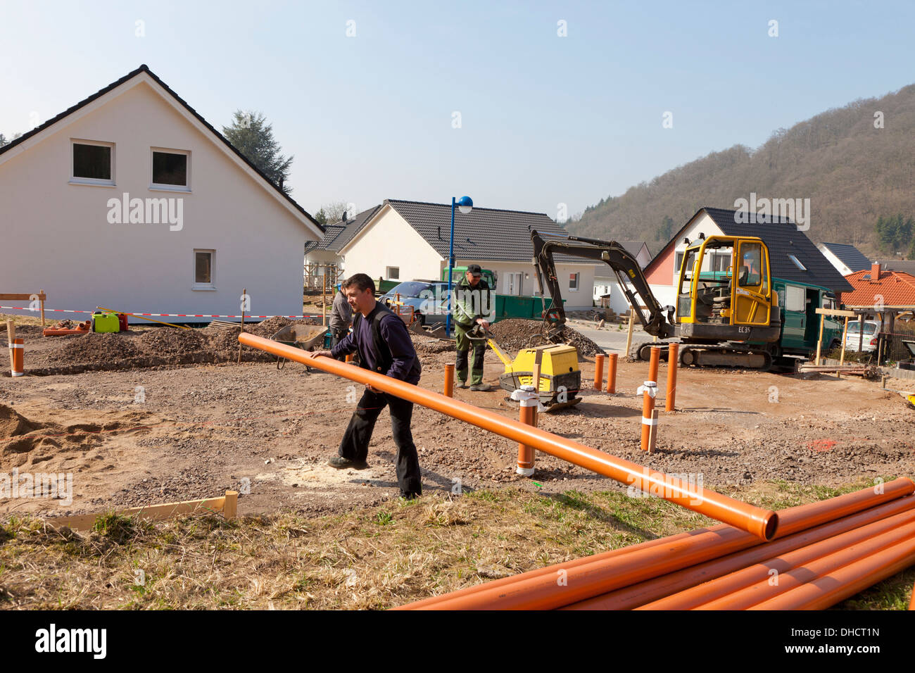 Deutschland, Rheinland-Pfalz, Hausbau, Erdarbeiten, Verlegung Stockfoto