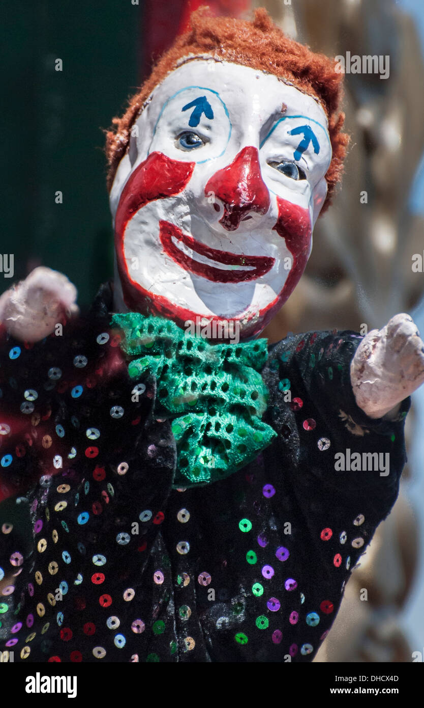 Ein clown Charakter glove Puppet aus einem Kaspertheater Puppenspiel in Llandudno, Wales Stockfoto