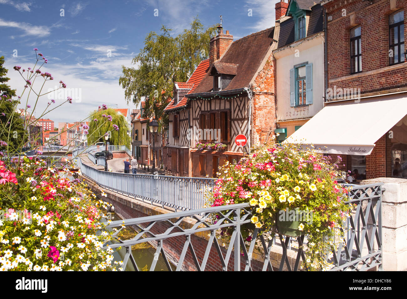 Halbe Fachwerkhaus im Bereich Saint Leu von Amiens, Frankreich. Stockfoto