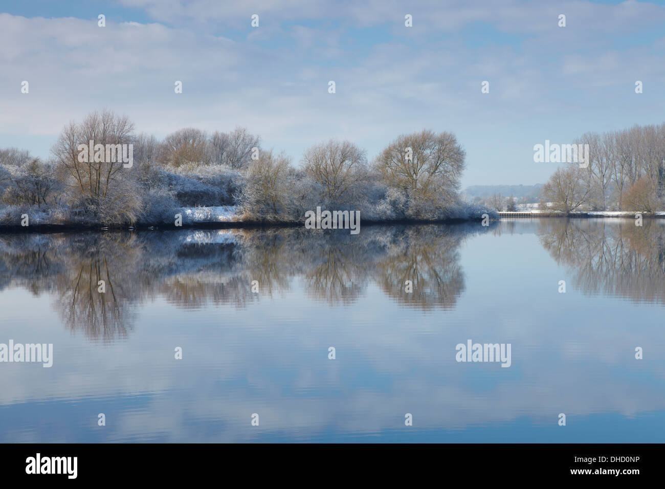 Der Fluß Yare am Surlingham an einem Wintertag in den Norfolk Broads Stockfoto