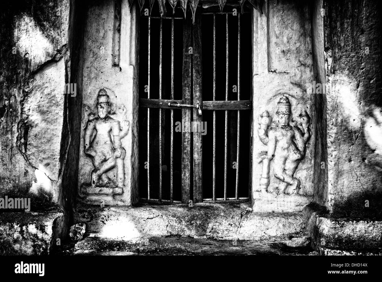 Alten Indianerdorf hindu-Tempel. Andhra Pradesh, Indien. Schwarz / weiß Stockfoto