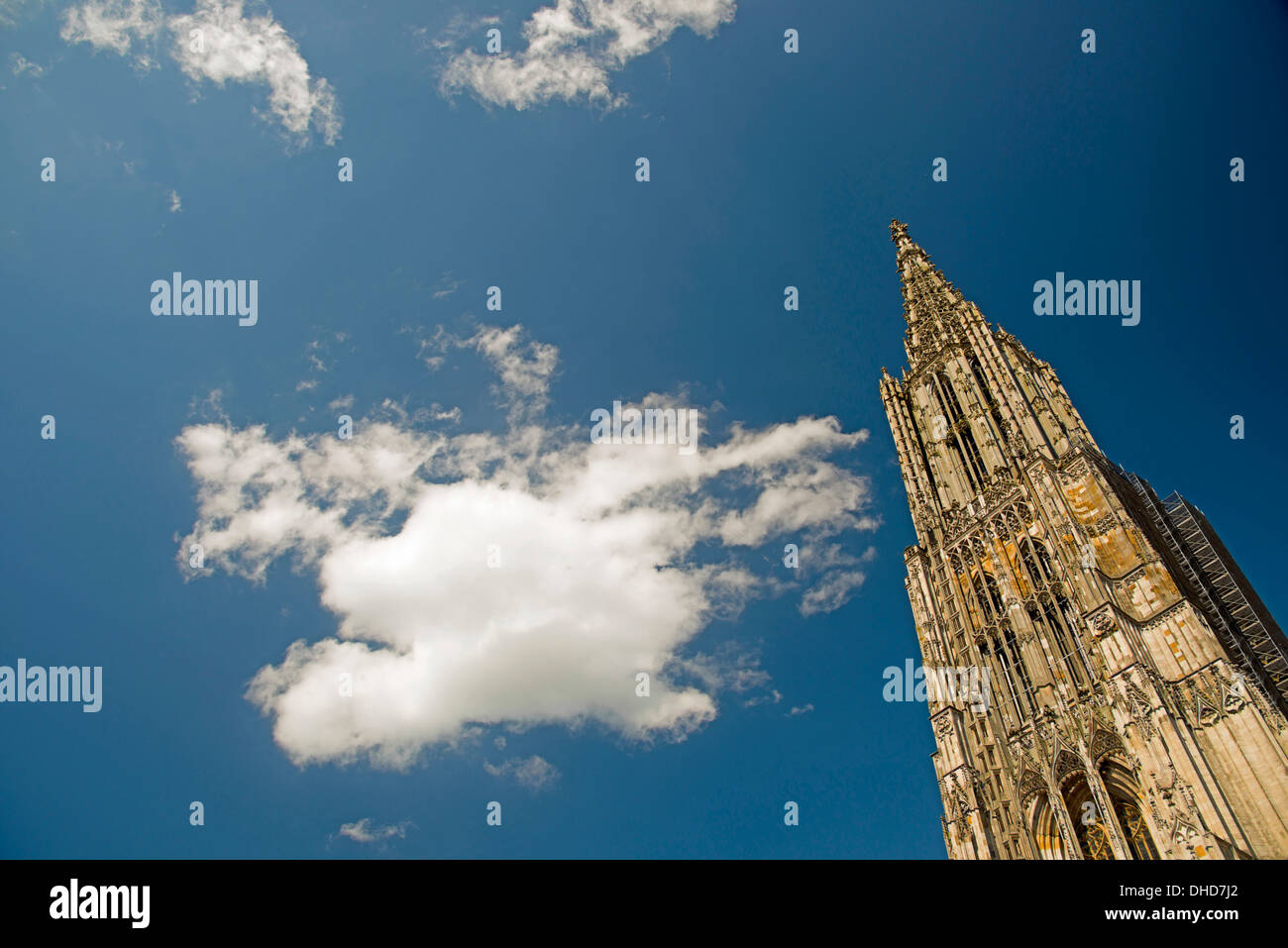 Deutschland, Baden-Württemberg, Ulm, Ulmer Münster Kirche und Himmel Stockfoto