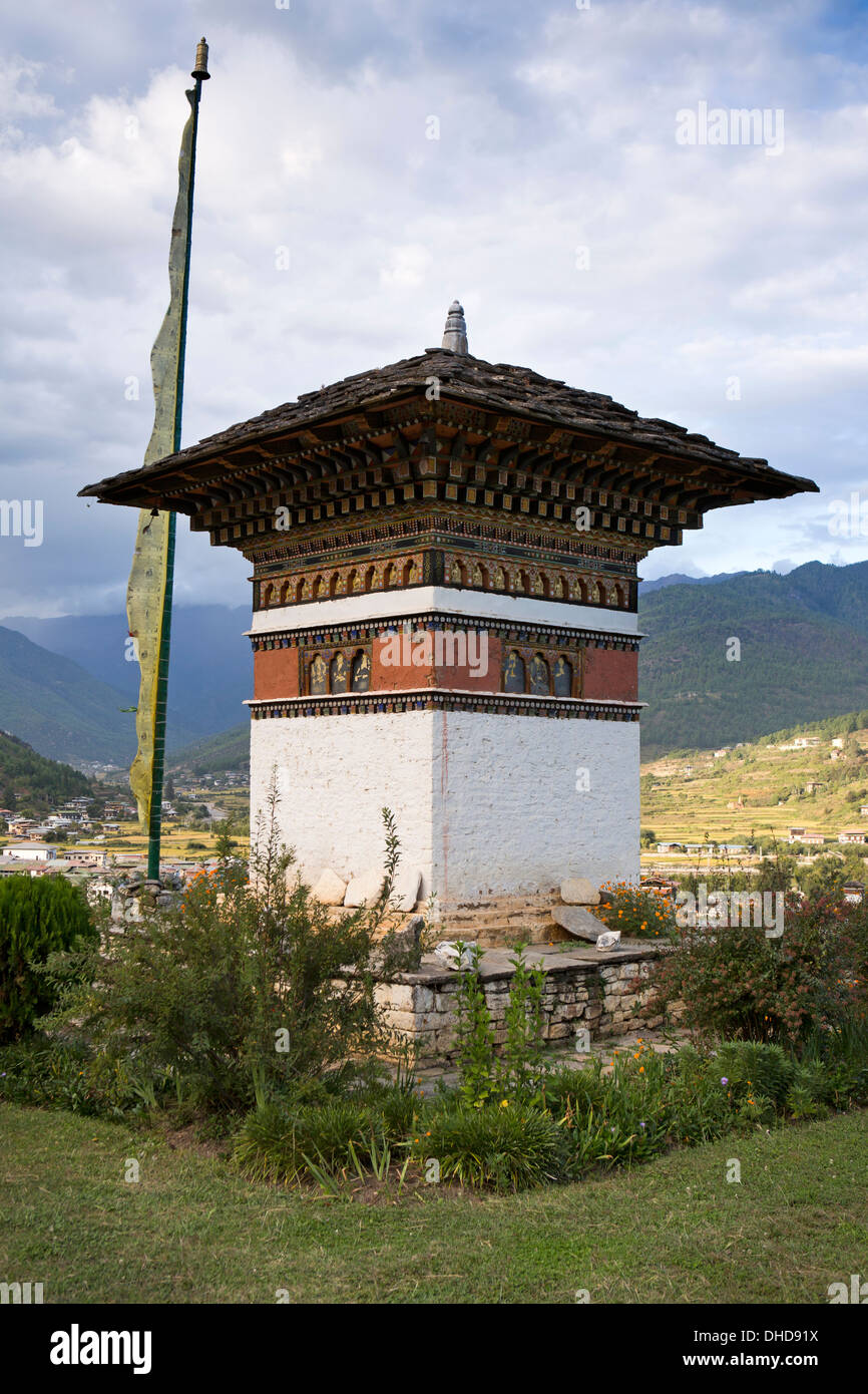Bhutan, Paro-Tal, buddhistische Chorten im Garten des Gantey Palasthotel Stockfoto