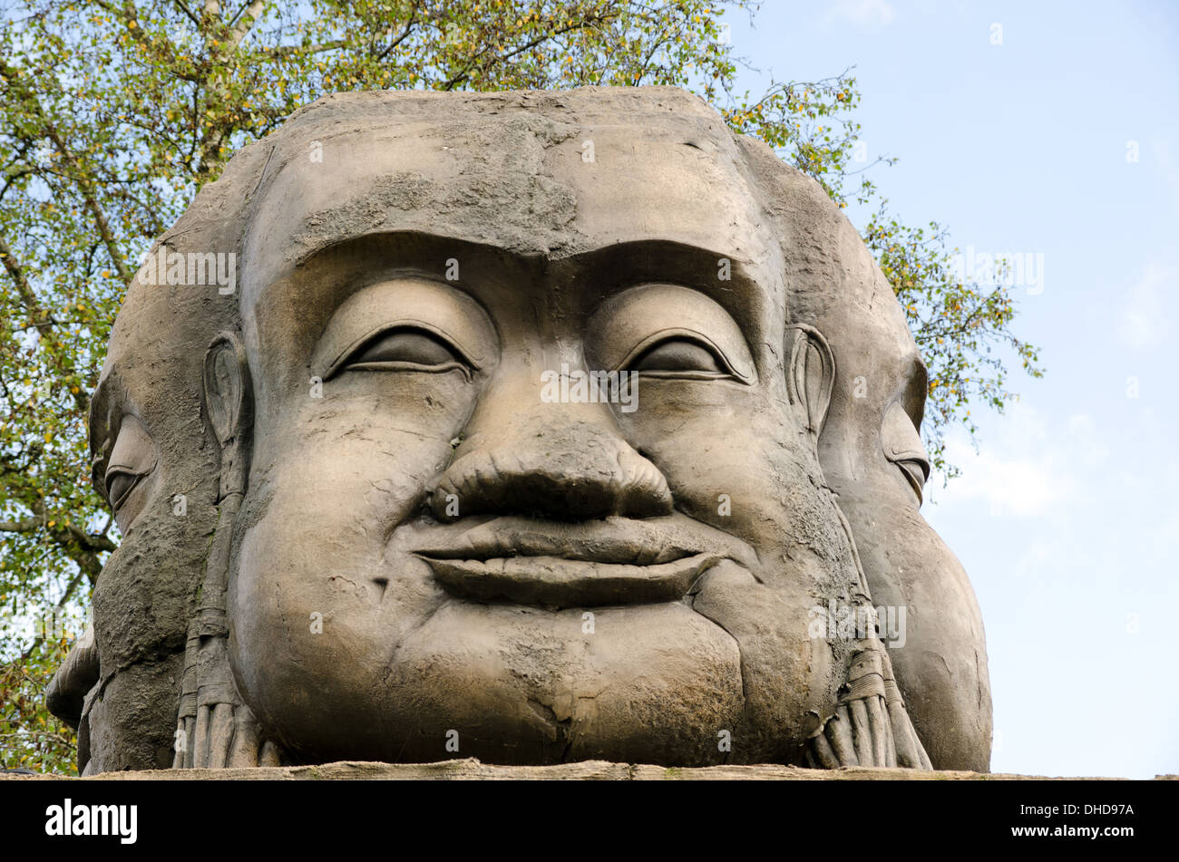 Kopf-Statue aus Stein gehauen Stockfoto