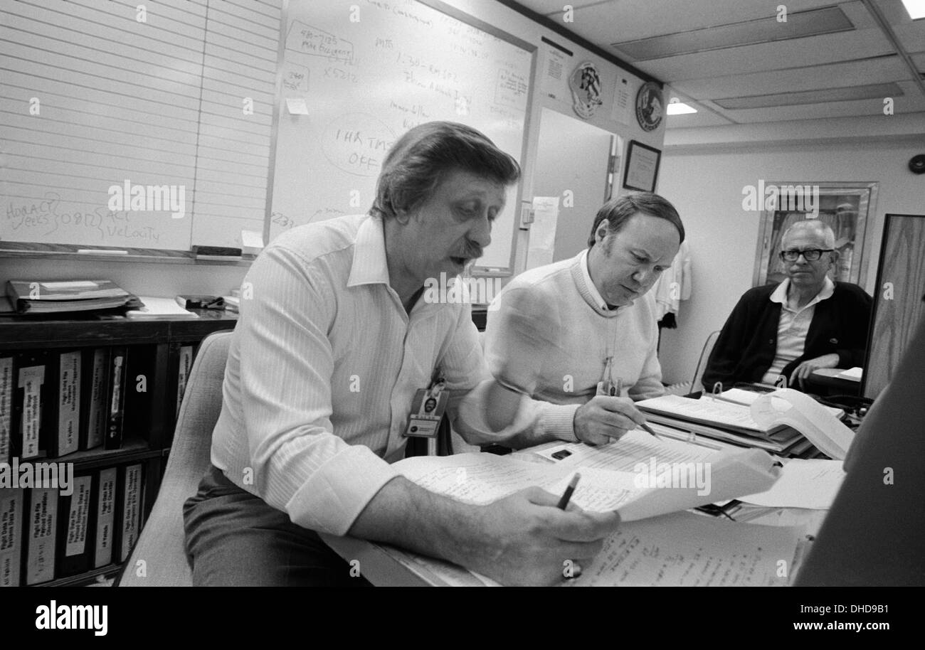 Die Mitglieder des MER-Teams berichten über die Space Shuttle Challenger-Katastrophenmission 51-L im Johnson Space Center in Houston, Texas. Stockfoto