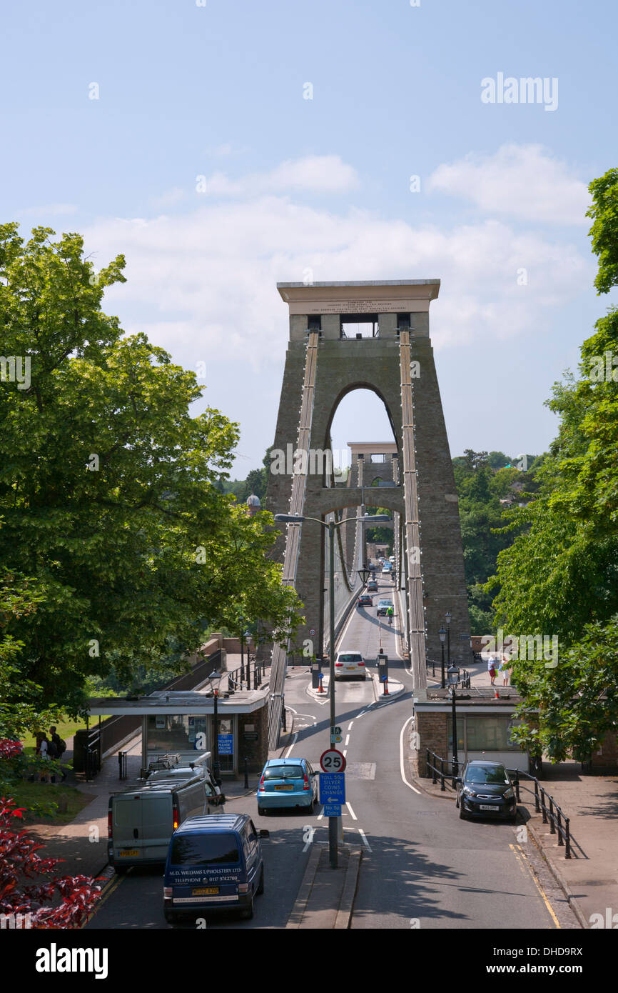 Verkehr mit Clifton Suspension Bridge, City of Bristol, UK Stockfoto