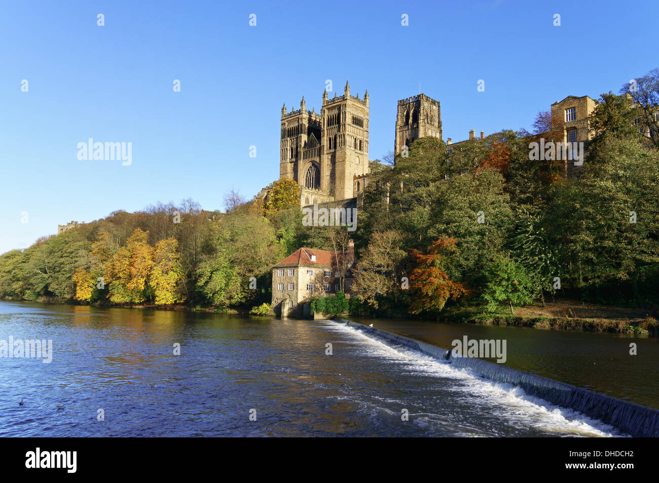 Durham, Großbritannien. 7. November 2013. UK-Wetter: Herbst Farben Durham City.  Durham Kathedrale, Fluss-Abnutzung, Herbst. 11.07.13 Credit: Washington Imaging/Alamy Live-Nachrichten Stockfoto