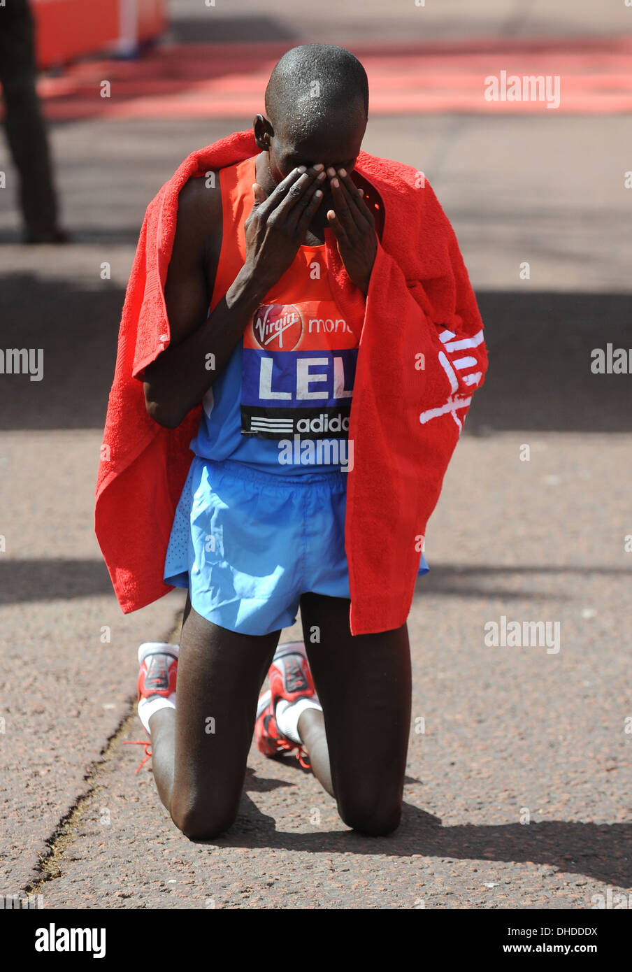 Martin Lel von Kenia beendet zweiter 2012 Virgin London Marathon London England - 22.04.12 Stockfoto