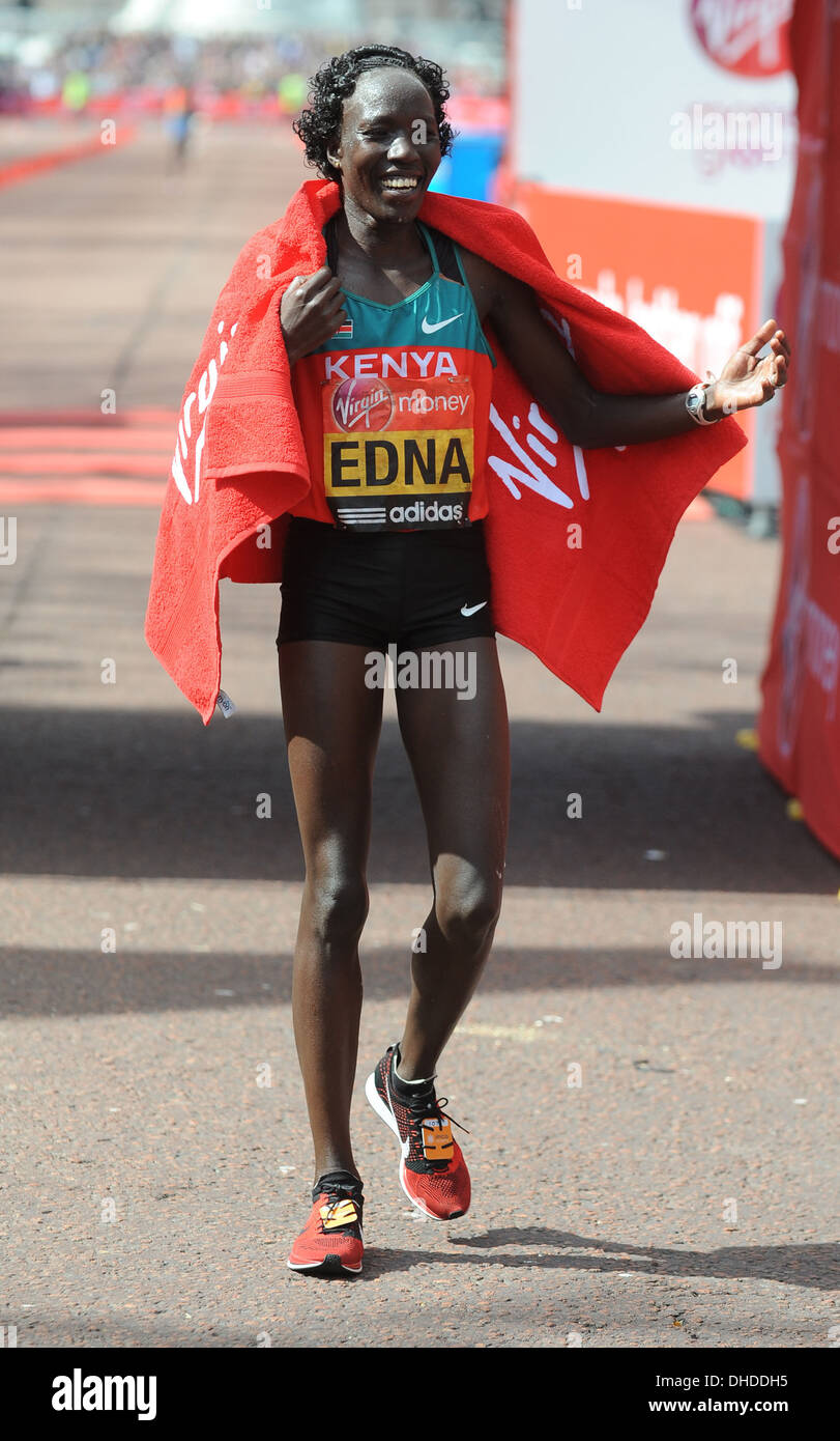 Edna Kiplagat Kenias beendet zweiter 2012 Virgin London Marathon London England - 22.04.12 Stockfoto