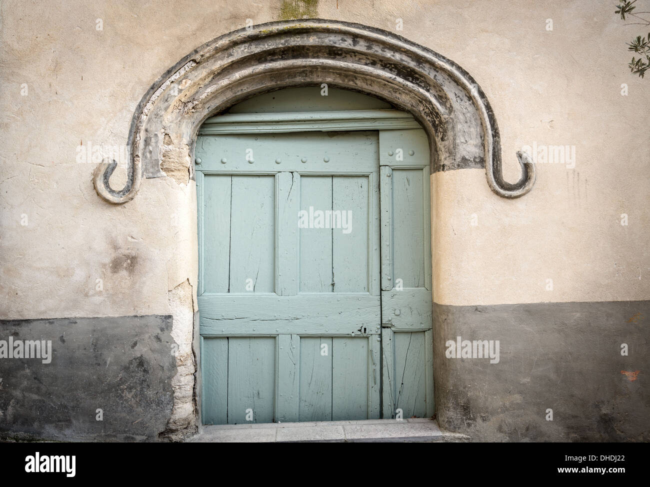 Traditionelle Tür in Beaumes de Venise, Frankreich. Stockfoto