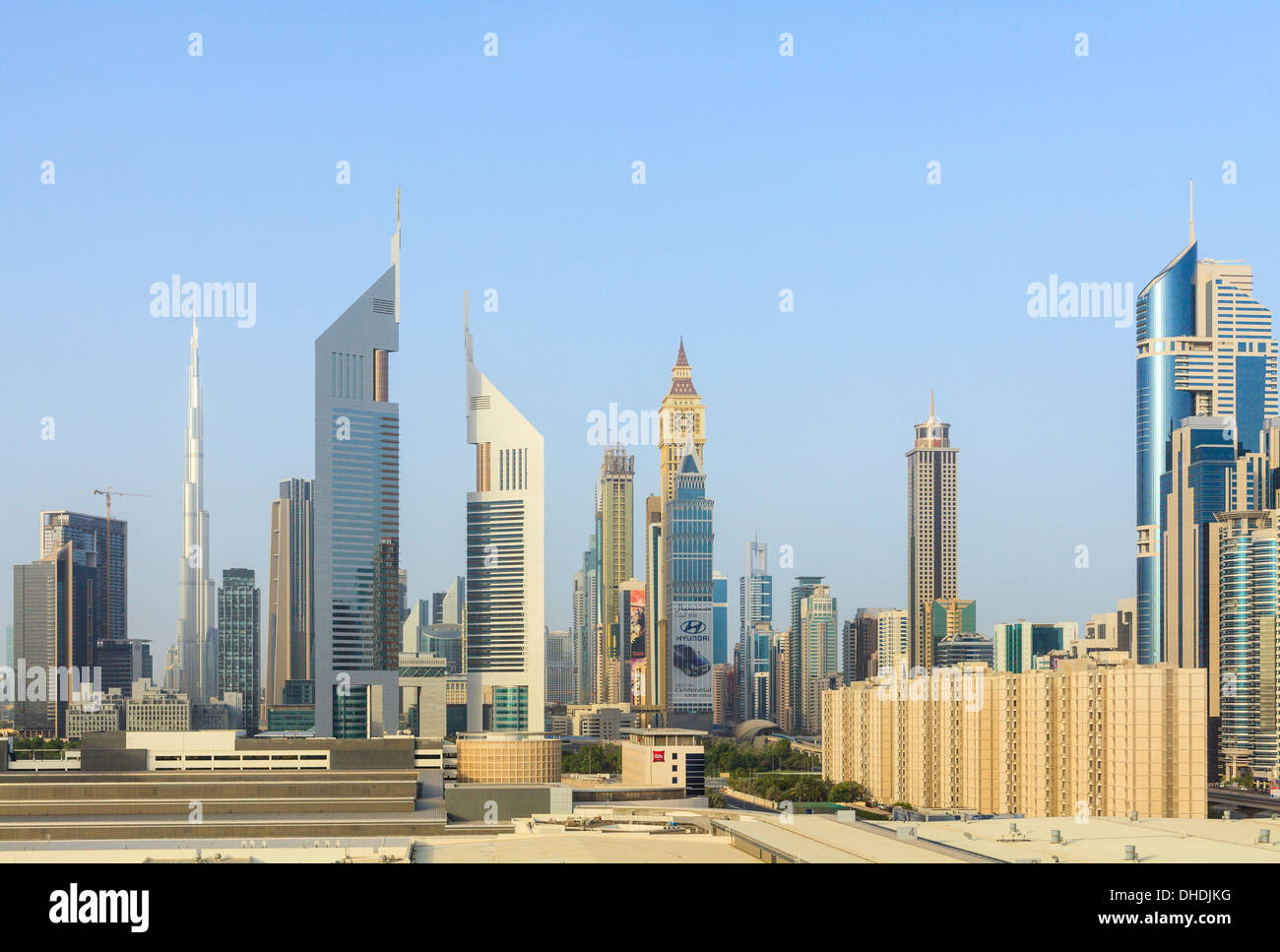 Cityscape Dubai Burj Khalifa mit Emirates Towers, Dubai, Vereinigte Arabische Emirate, Naher Osten Stockfoto