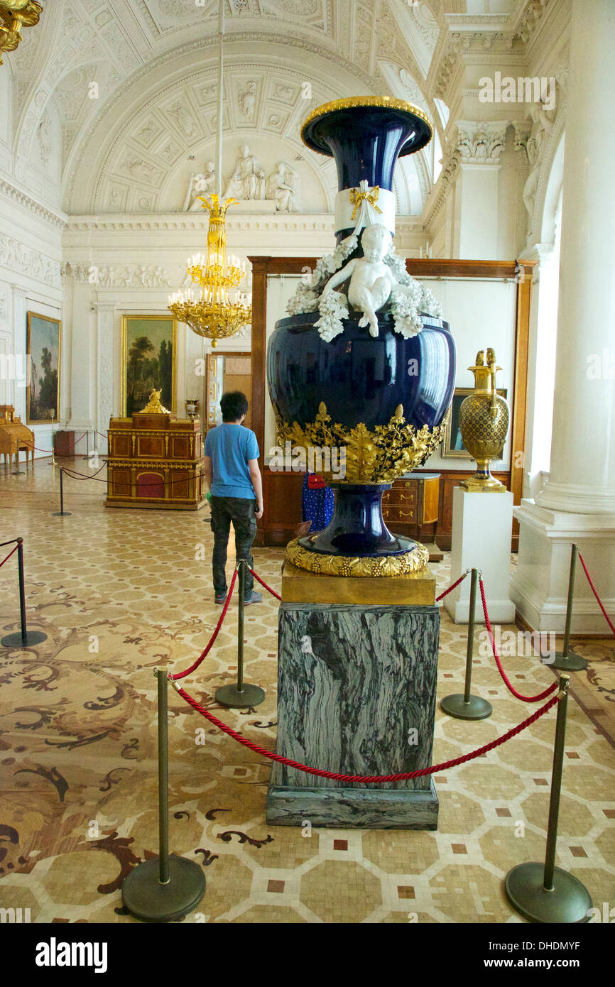 Große blaue Vase, Staatliche Eremitage, St. Petersburg, Russland, Europa Stockfoto