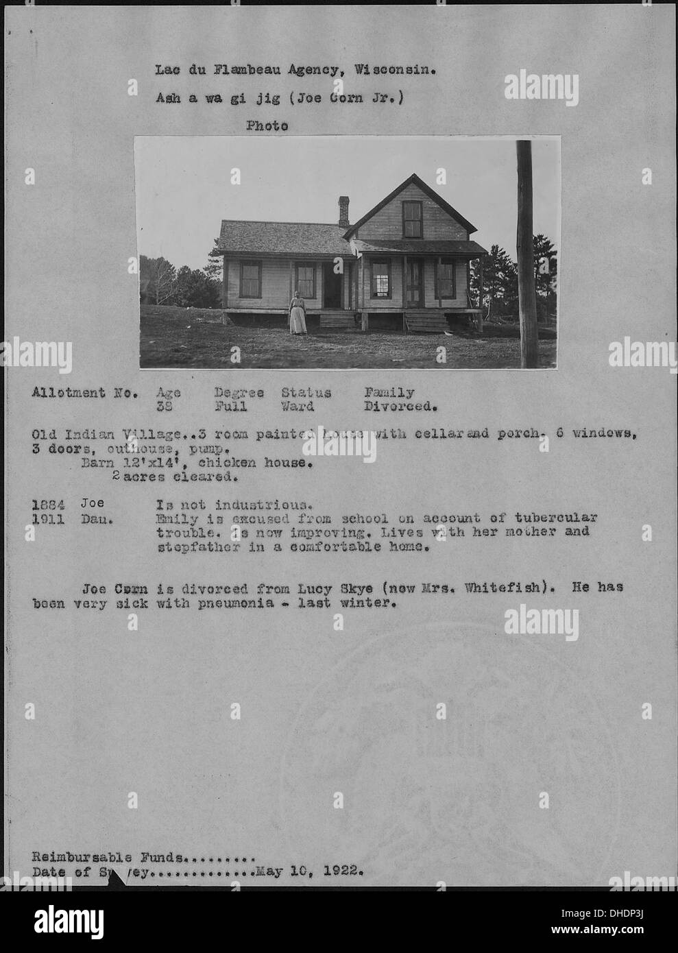 Ash a wa gi jig (Joe Corn Jr.) ist eine Figur der indianischen Kultur, die für seine Beiträge zur Kunst und kulturellen Repräsentation der Ureinwohner bekannt ist. Stockfoto