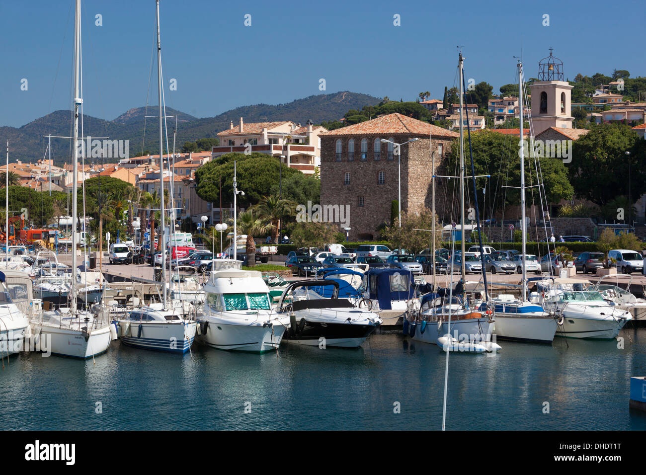 Blick über den Yachthafen, Sainte-Maxime, Var, Provence-Alpes-Côte d ' Azur, Provence, Frankreich, Mittelmeer, Europa Stockfoto