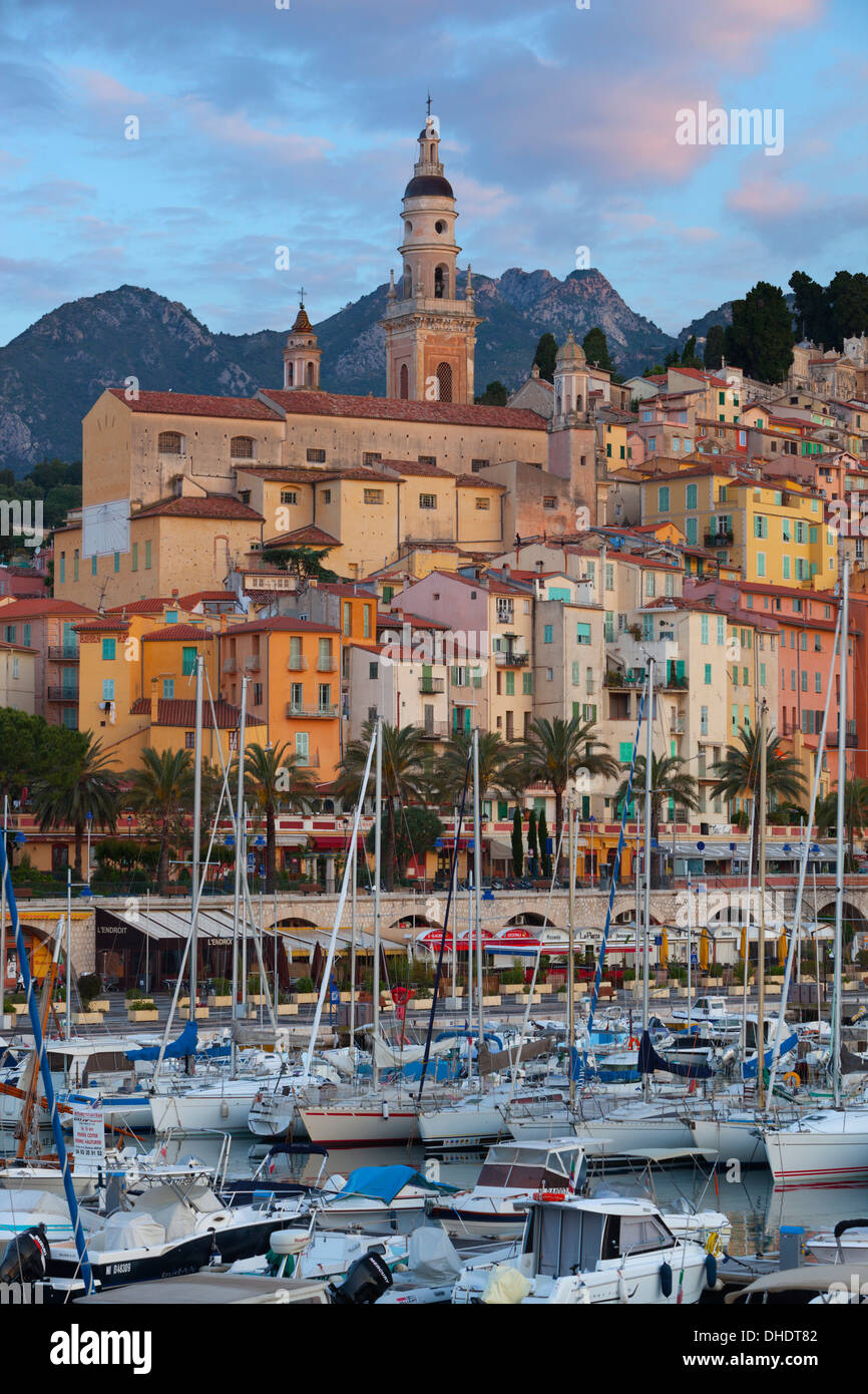 Blick über Altstadt und Hafen, Menton, Provence-Alpes-Cote d ' Azur, Côte d ' Azur, Provence, Frankreich, Mittelmeer, Europa Stockfoto