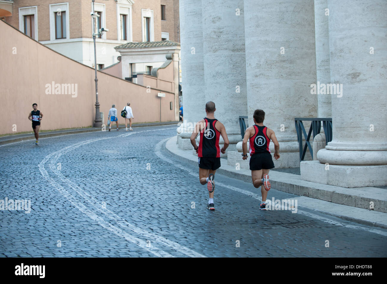 Athleten Aufwärmen vor dem Rennen in der Vatikanstadt Stockfoto