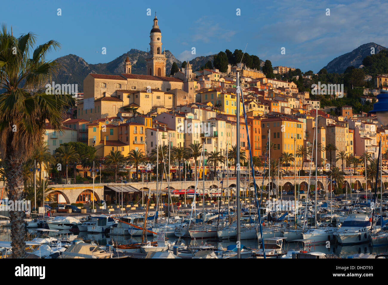 Blick über Altstadt und Hafen, Menton, Provence-Alpes-Cote d ' Azur, Côte d ' Azur, Provence, Frankreich, Mittelmeer, Europa Stockfoto