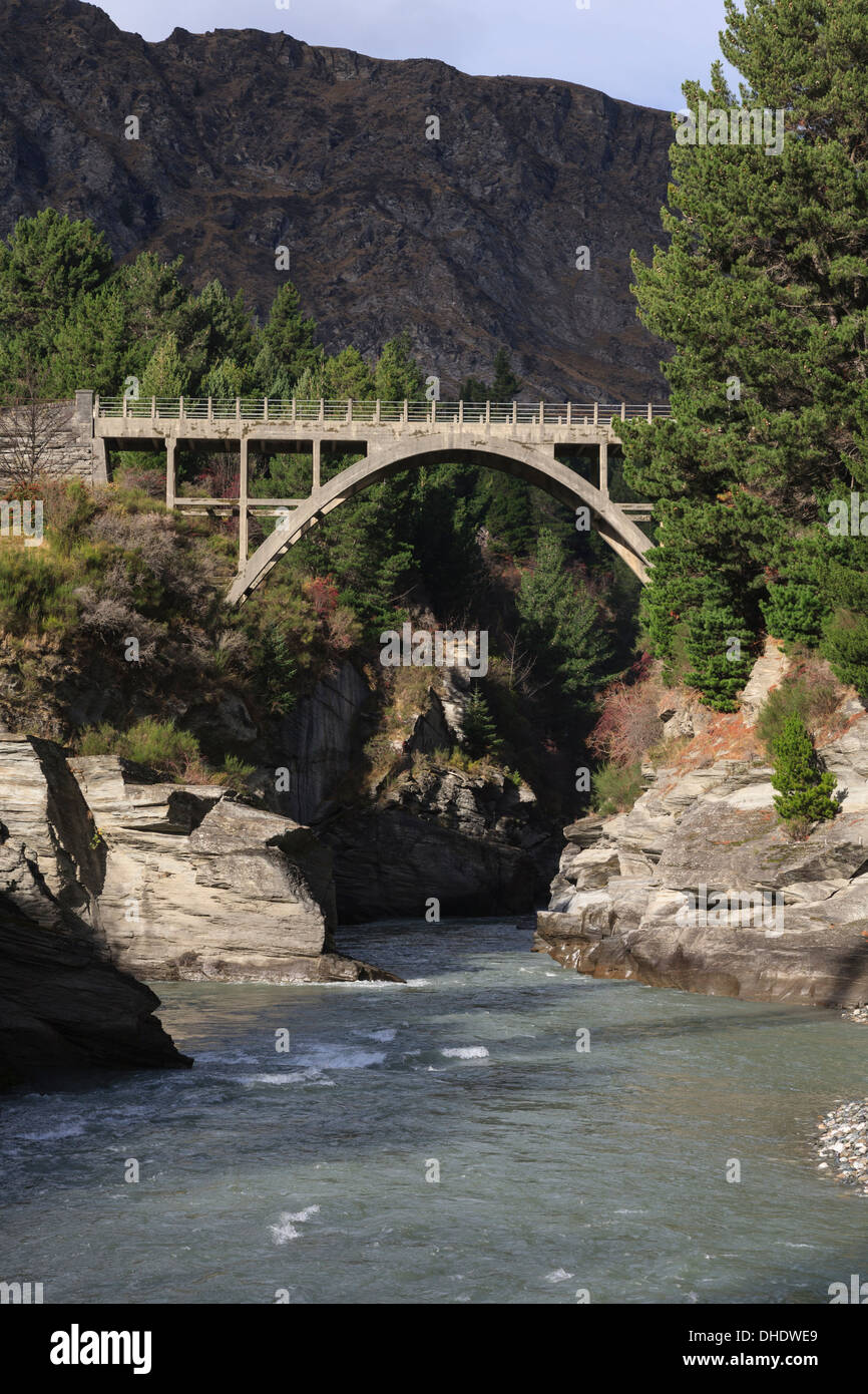 Edith Cavell Brücke über dem Shotover River Canyon an Arthurs Point, Queenstown, Otago, Südinsel, Neuseeland. Stockfoto