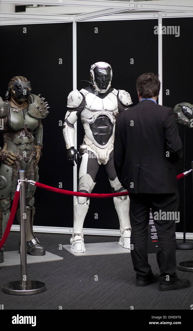 London, UK. 7. November 2013. Veraltete Effekte präsentiert seiner Gründung produziert für Hollywood-Filme in der 3D Druck zeigen London.As die 3D-Druck in diesem Jahr ins öffentliche Bewusstsein explodiert ist, hat zweiten jährlichen 3D Print Show in London viele weitere Aussteller aus aller Welt, Entwickler präsentieren Innovationen, 3D Mode und atemberaubende Kunstwerke, Businesscenter Islington, London, UK angezogen. Bildnachweis: Veronika Lukasova/ZUMAPRESS.com/Alamy Live-Nachrichten Stockfoto