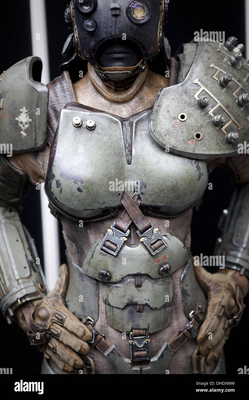 London, UK. 7. November 2013. Veraltete Effekte präsentiert seiner Gründung produziert für Hollywood-Filme in der 3D Druck zeigen London.As die 3D-Druck in diesem Jahr ins öffentliche Bewusstsein explodiert ist, hat zweiten jährlichen 3D Print Show in London viele weitere Aussteller aus aller Welt, Entwickler präsentieren Innovationen, 3D Mode und atemberaubende Kunstwerke, Businesscenter Islington, London, UK angezogen. Bildnachweis: Veronika Lukasova/ZUMAPRESS.com/Alamy Live-Nachrichten Stockfoto