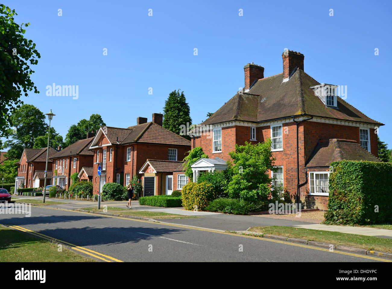 Einfamilienhäuser am Parkway in Zentrum von Welwyn Garden City, Hertfordshire, England, Vereinigtes Königreich Stockfoto