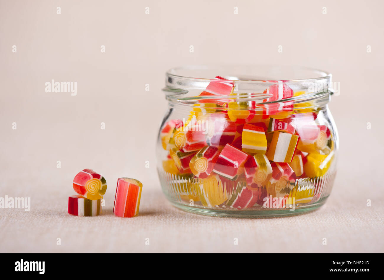 Glas voll von Frutti Zucker Bonbons Stockfoto
