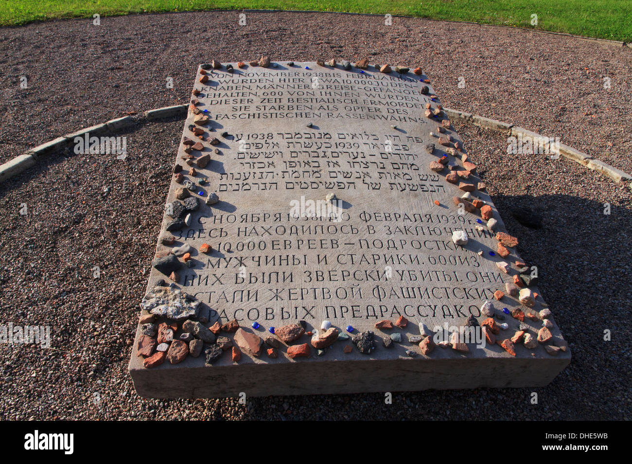 Gedenktafel für 10.000 inhaftiert und 600 ermordeten jüdischen Häftlinge 1938-1939 im KZ Buchenwald, Deutschland Stockfoto