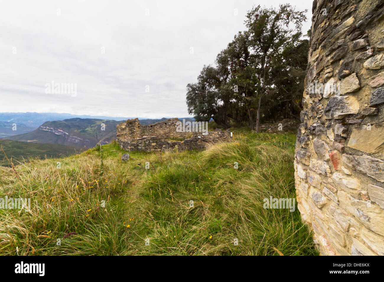 Blick auf das Tal von Utcubamba von Kuelap Festung Kuelap, Amazonas, Peru Stockfoto