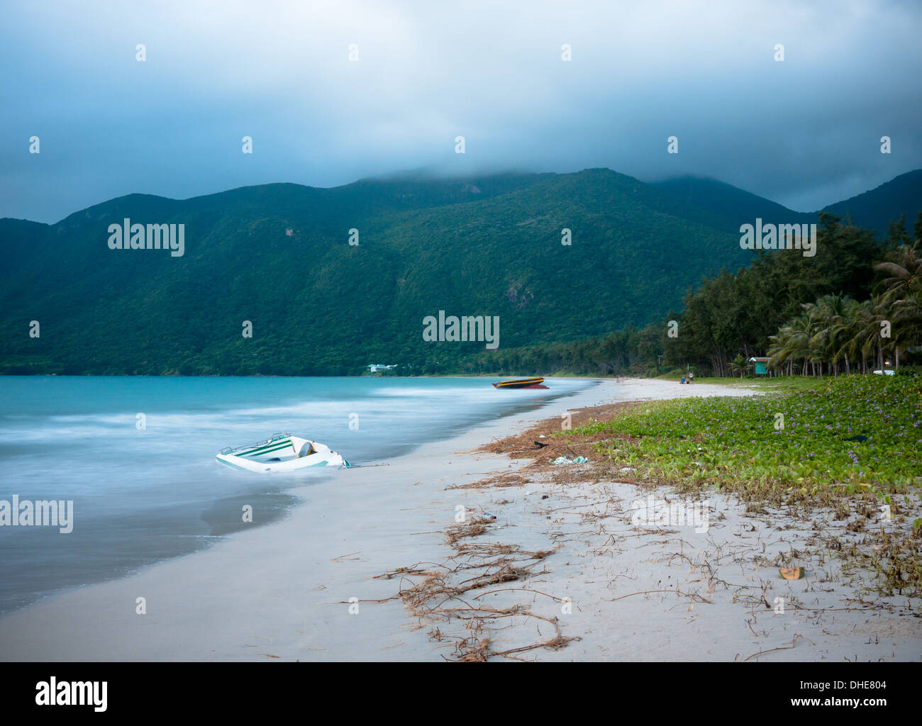 An einem stürmischen Morgen einen Blick auf Hai Beach auf Con Son Island, einer der Con Dao Islands, Vietnam. Stockfoto