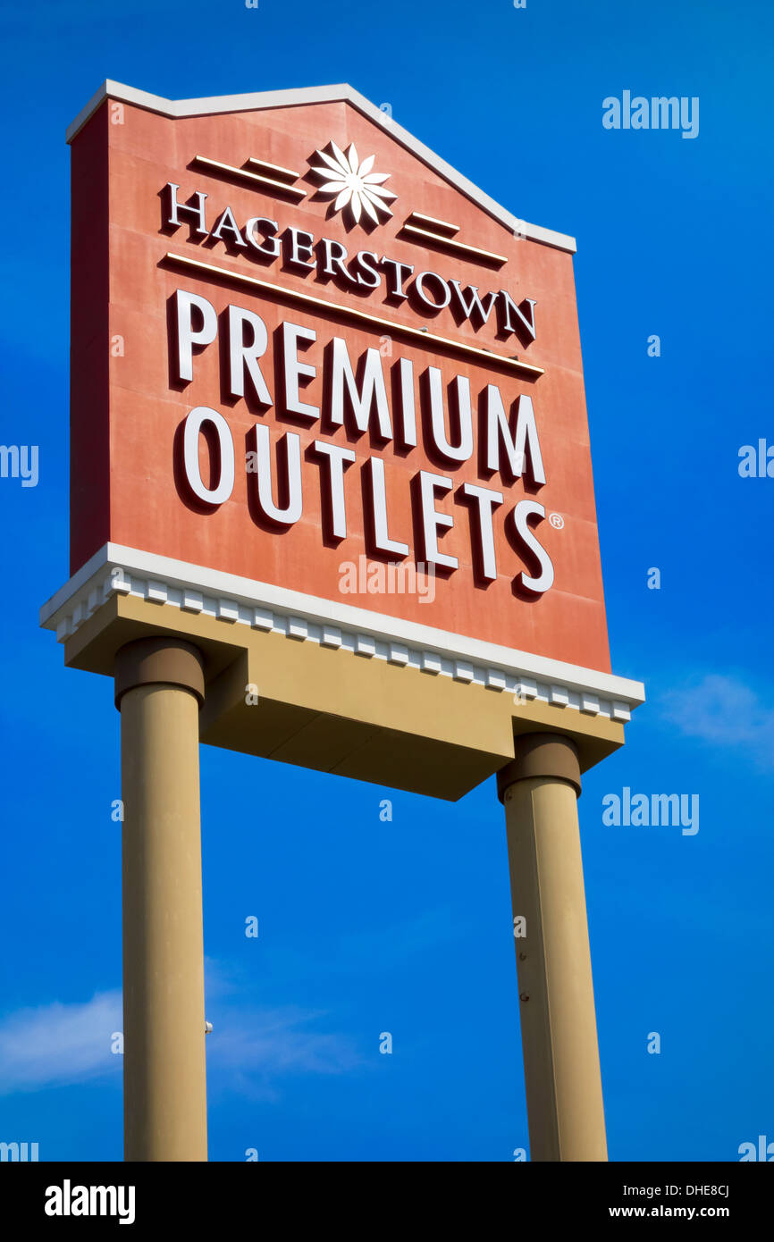 Große große große straßenseitige Zeichen für Hagerstown Premium Outlets Outlet Einkaufszentrum in Hagerstown Maryland US USA Stockfoto