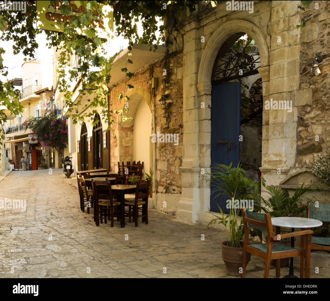 Authentische griechische Stimmung, ruhige Atmosphäre mit traditionellen Kafenion, Panormo, Rethymnon Region auf der Insel Kreta, Griechenland. Stockfoto