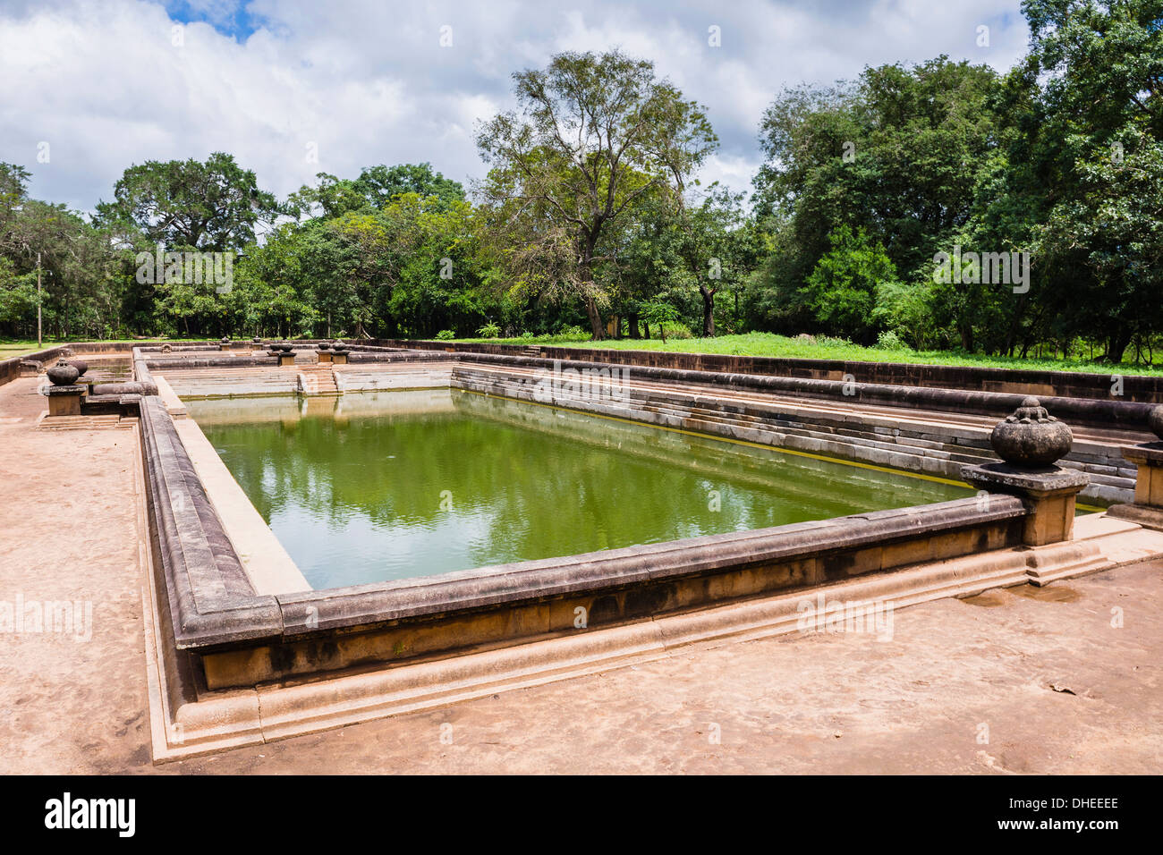 Zwei Teiche (Kuttam Pokuna), heilige Stadt Anuradhapura, UNESCO World Heritage Site, Sri Lanka, Asien Stockfoto