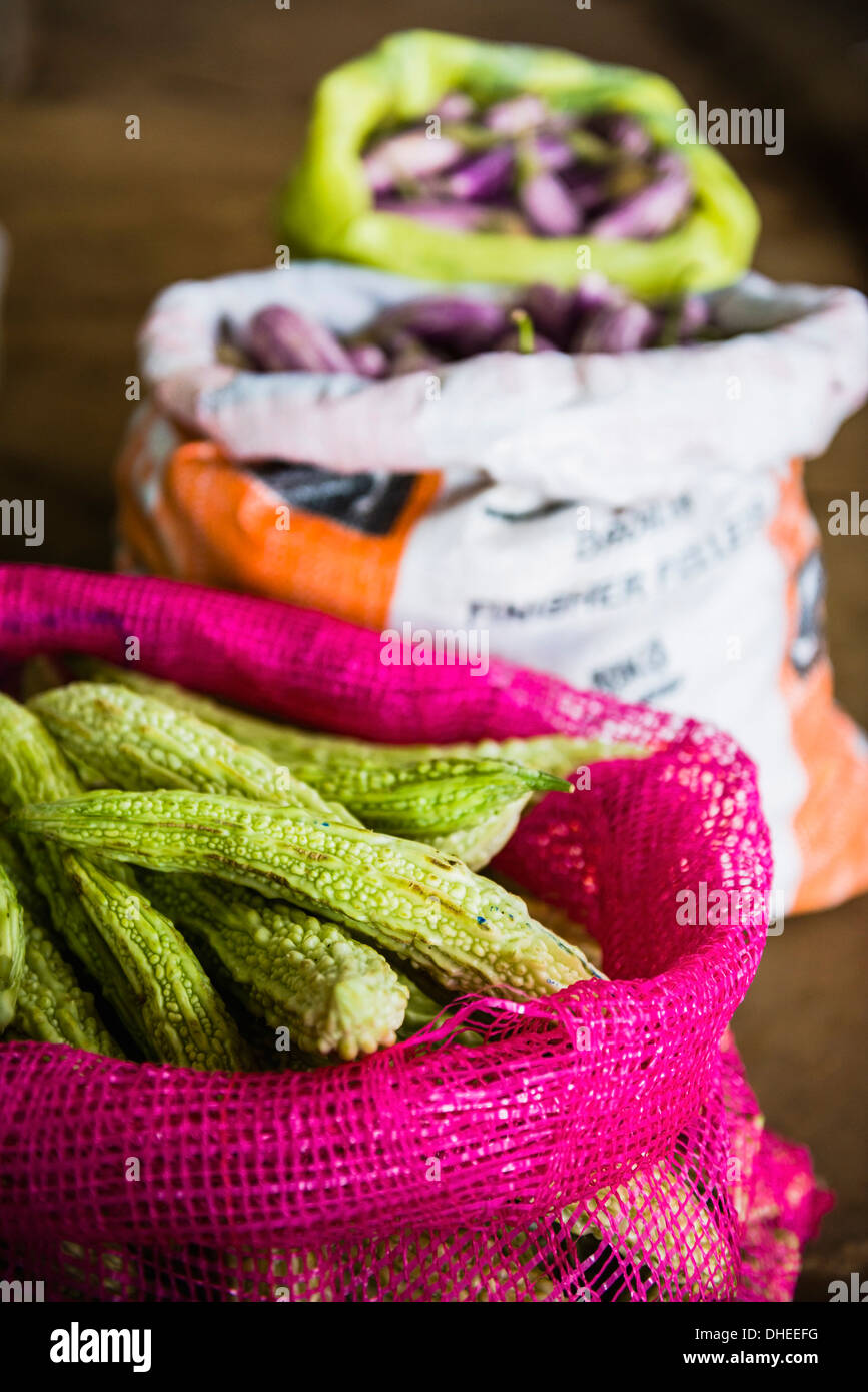 Auberginen für Verkauf auf Dambulla Gemüse Großmarkt, Dambulla, Central Province, Sri Lanka, Asien Stockfoto