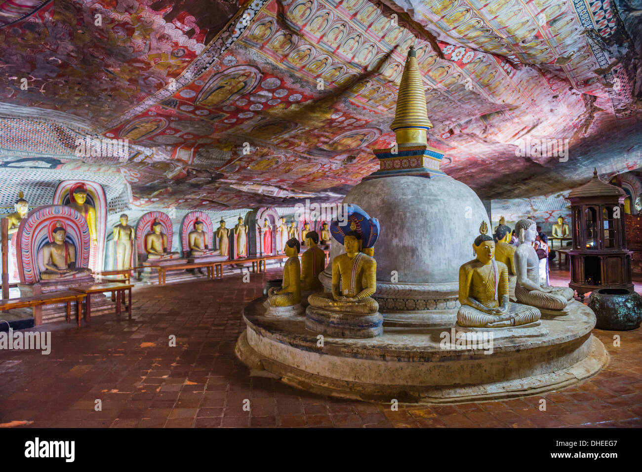 Höhle 2 (Höhle der großen Könige), Dambulla Höhlentempel, UNESCO-Weltkulturerbe, Central Province, Sri Lanka, Asien Stockfoto