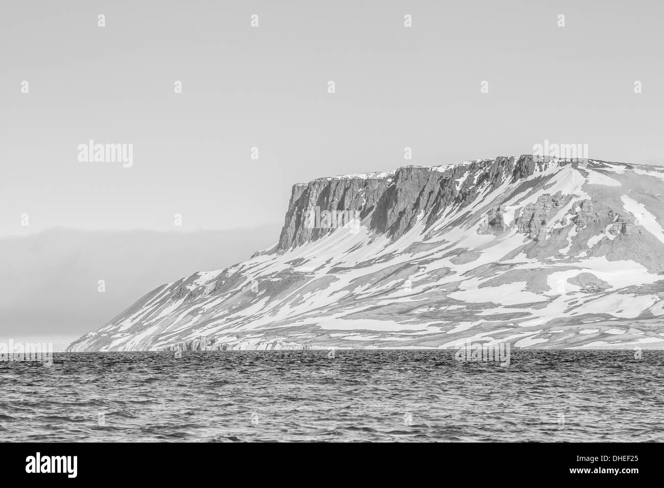 Alkefjellet (Auk Berg) bei Kapp Fanshawe, Spitzbergen, Svalbard, Norwegen, Skandinavien, Europa Stockfoto