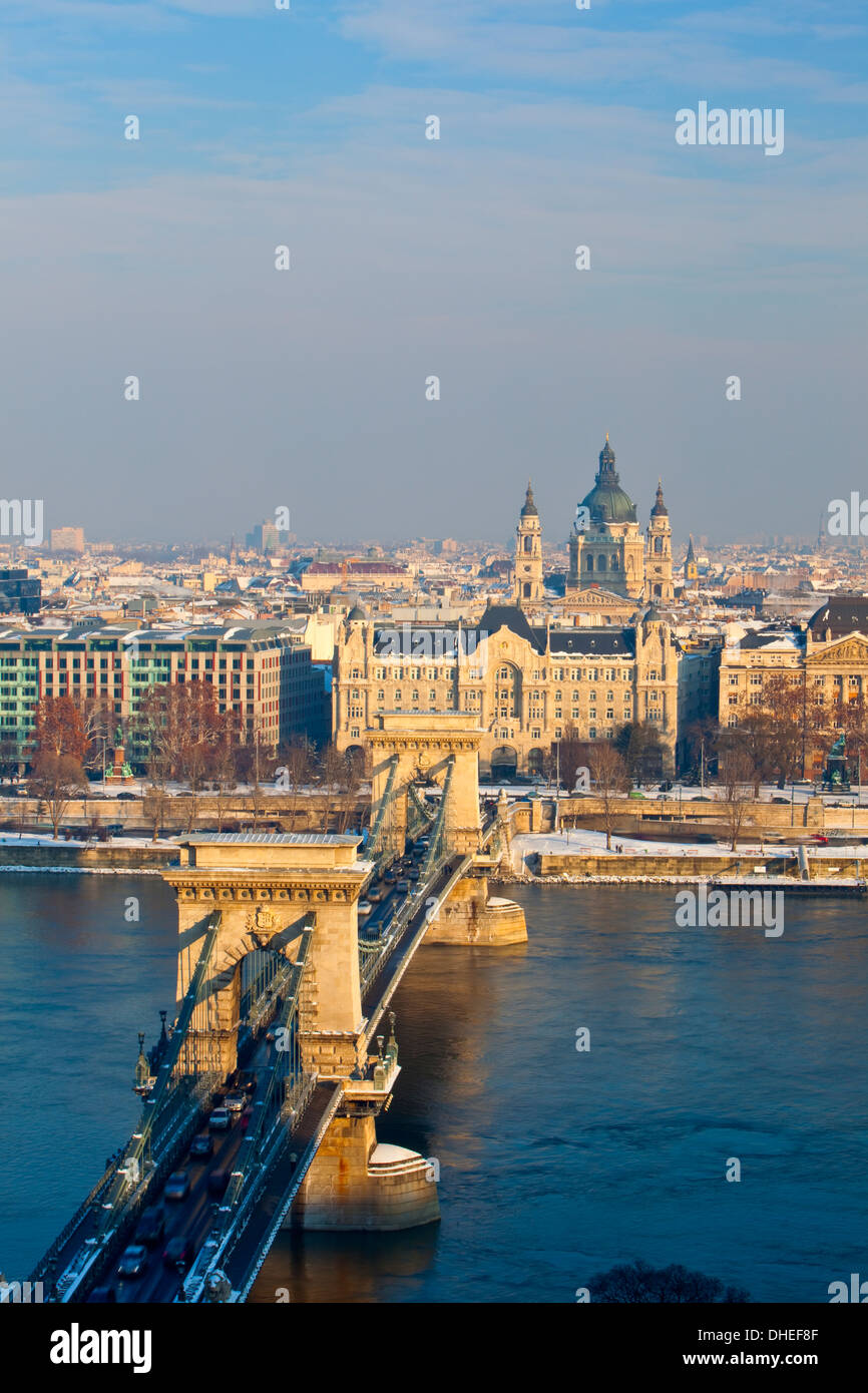 Chain Bridge und Donau auf einem Winter Nachmittag, UNESCO-Weltkulturerbe, Budapest, Ungarn, Europa Stockfoto
