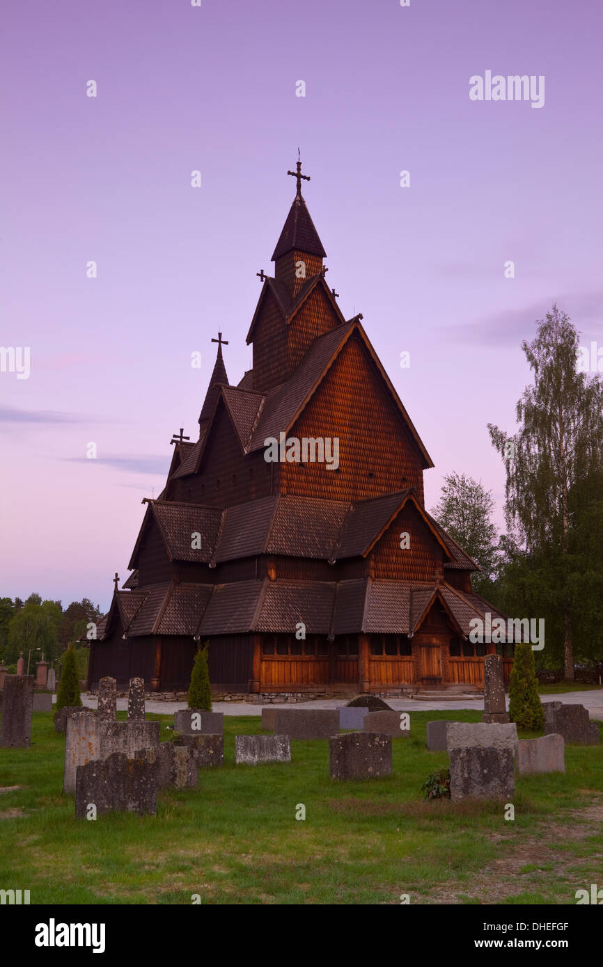 Das beeindruckende äußere des Tveitanbakkane Stabkirche, Norwegens größten hölzernen Stavekirke, Notodden, Telemark, Norwegen, Skandinavien Stockfoto