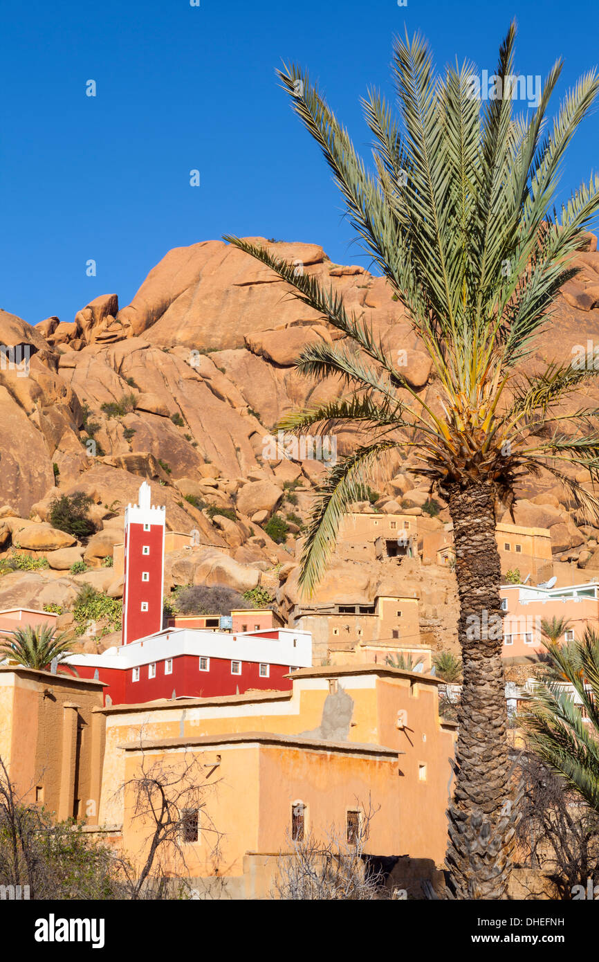 Die rote Moschee von Öksüz, Tafraoute, Anti-Atlas, Marokko, Nordafrika, Afrika Stockfoto