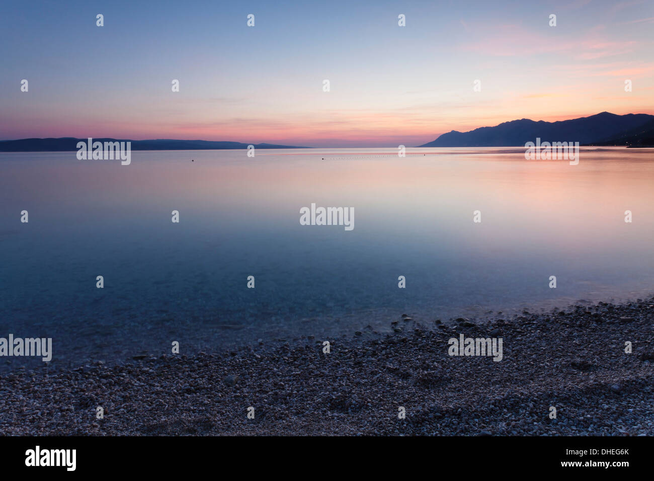 Sonnenuntergang am Strand von Baska Voda, Makarska Riviera, Dalmatien, Kroatien, Europa Stockfoto