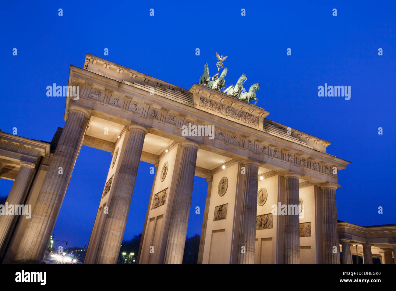 Brandenburger Tor (Brandenburger Tor) und Quadriga winged Sieg, Unter Den Linden, Berlin, Deutschland, Europa Stockfoto
