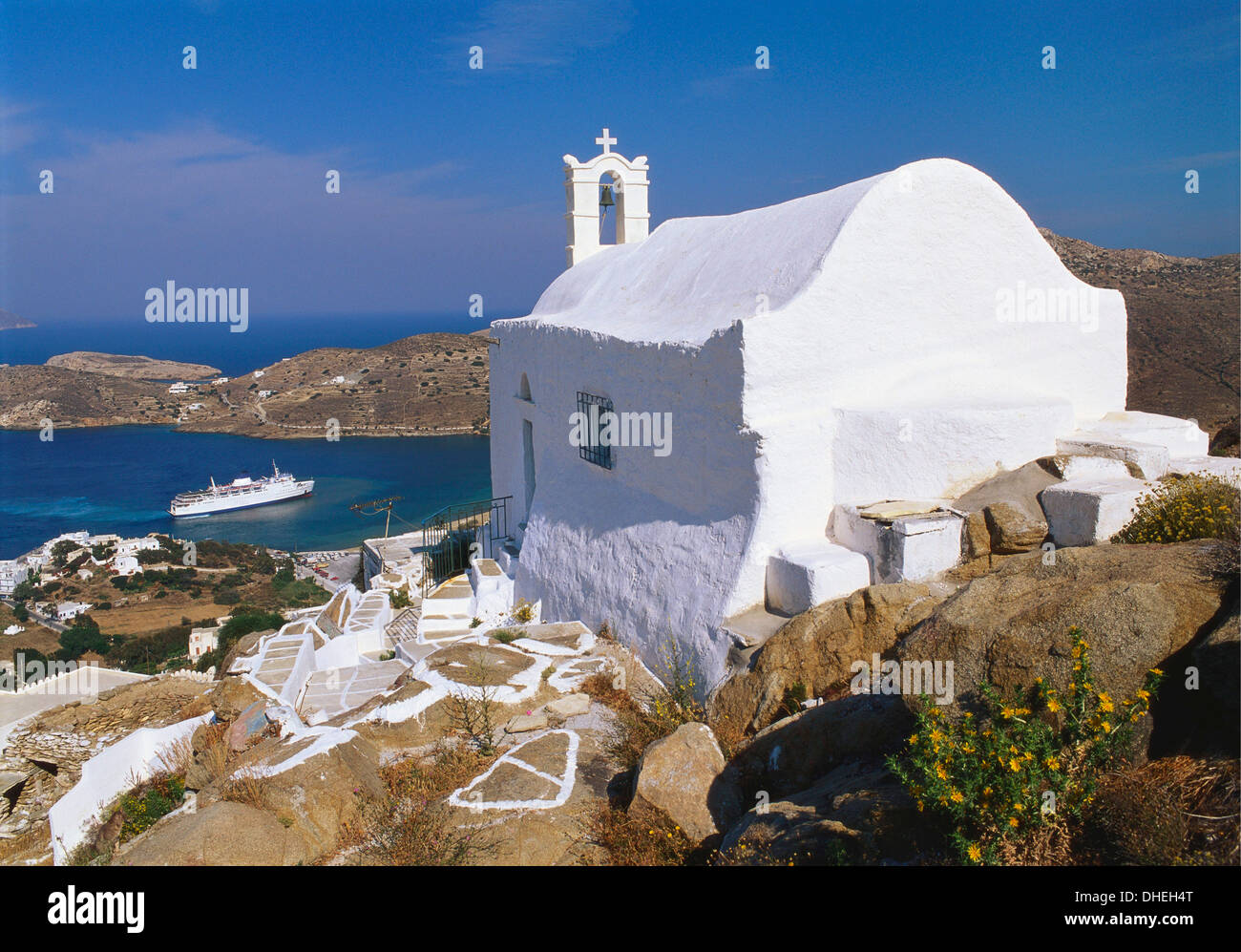 Kirche von Ormos Hafen, Insel Ios, Kykladen, Griechenland Stockfoto