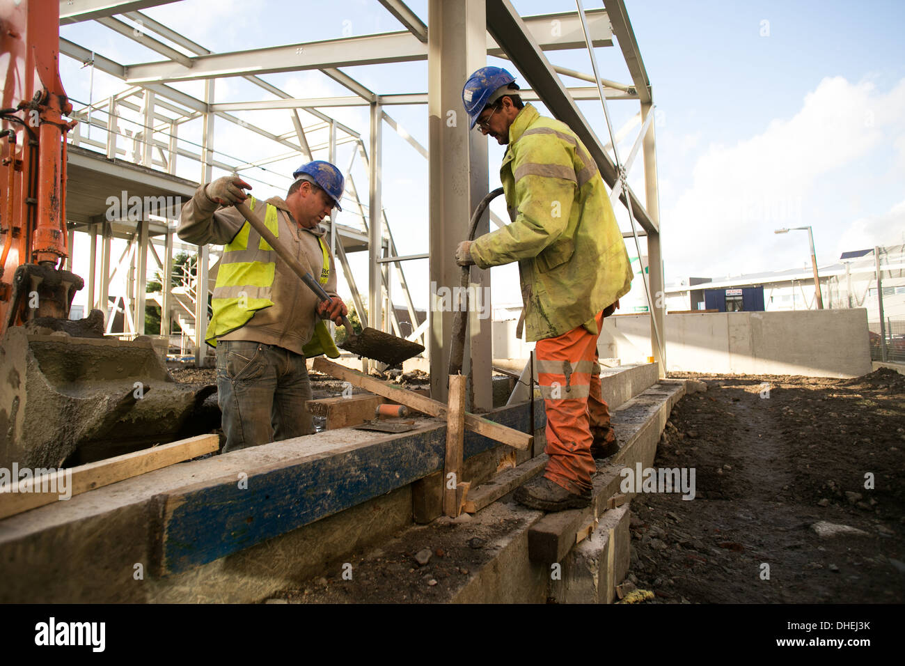 Bauarbeiten auf einer Baustelle in Bolton, Greater Manchester Stockfoto