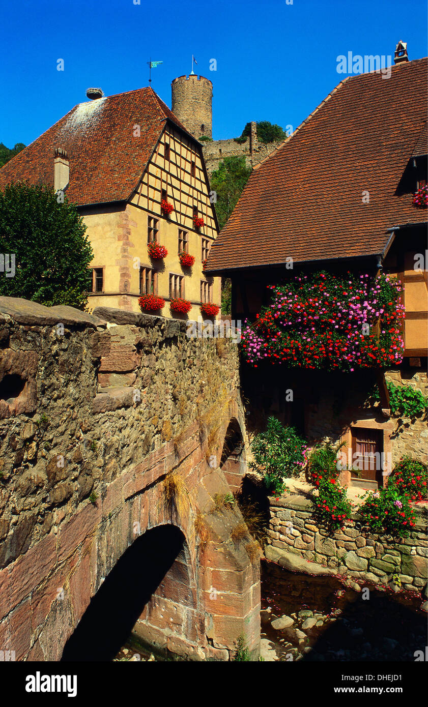 Steinerne Brücke in Kaysersberg, Elsass, Frankreich Stockfoto