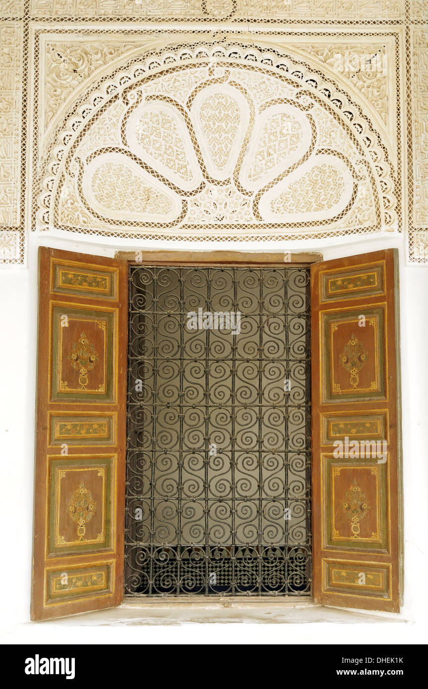 Gravierte Holzdekor in Alaouite Palast Dar Si Said, heute das Museum für marokkanische Kunst, Marrakesch, Marokko, Nordafrika, Afrika Stockfoto