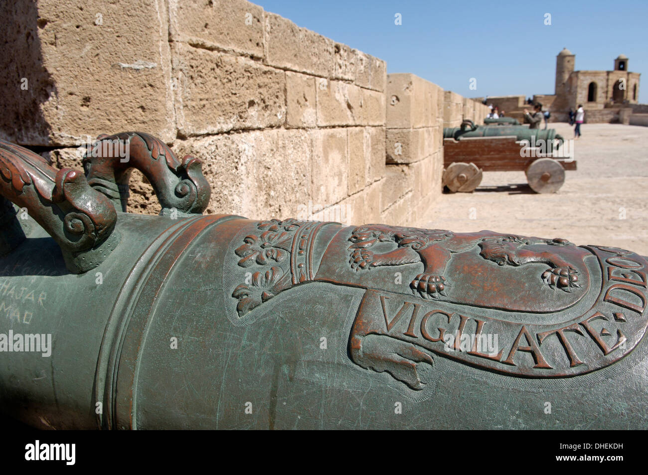 Alte Kanonen, Skala der Kasbah eine zinnengekrönte Bastion, 300 Meter in der Länge, Essaouira Mogador, Marokko Stockfoto