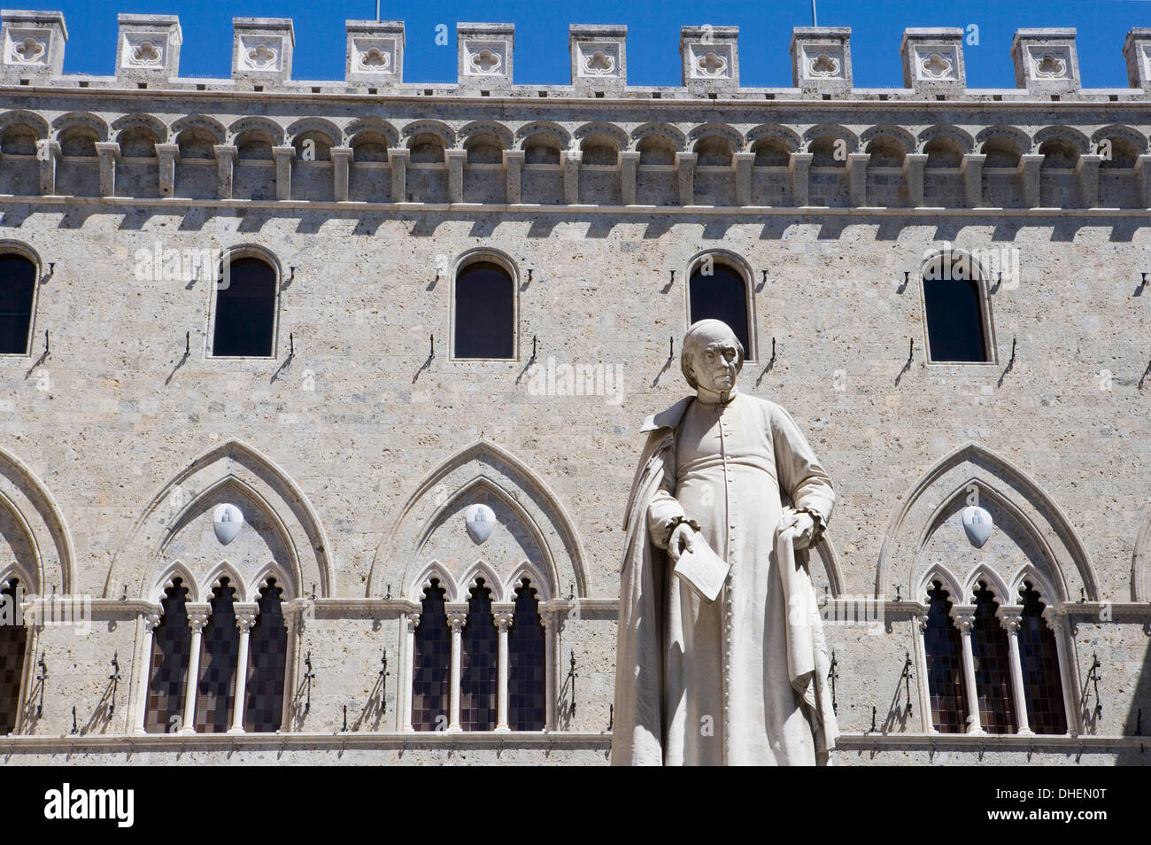 Statue von Sallustio Bandini, Palazzo Salimbeni, Siena, Toskana, Italien Stockfoto